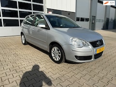 Volkswagen Polo - 1.2-12V Trendline 5 Deurs Airco Velgen Zeer Goede Staat