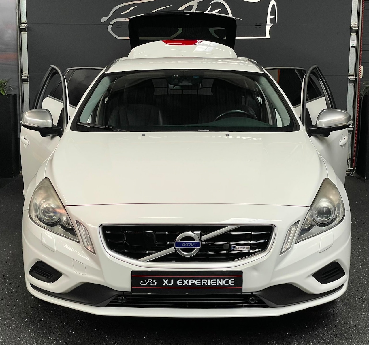 Volvo V60 - 1.6 T4 R-Design NAVI LEER 180 PK AUTOMAAT - AutoWereld.nl