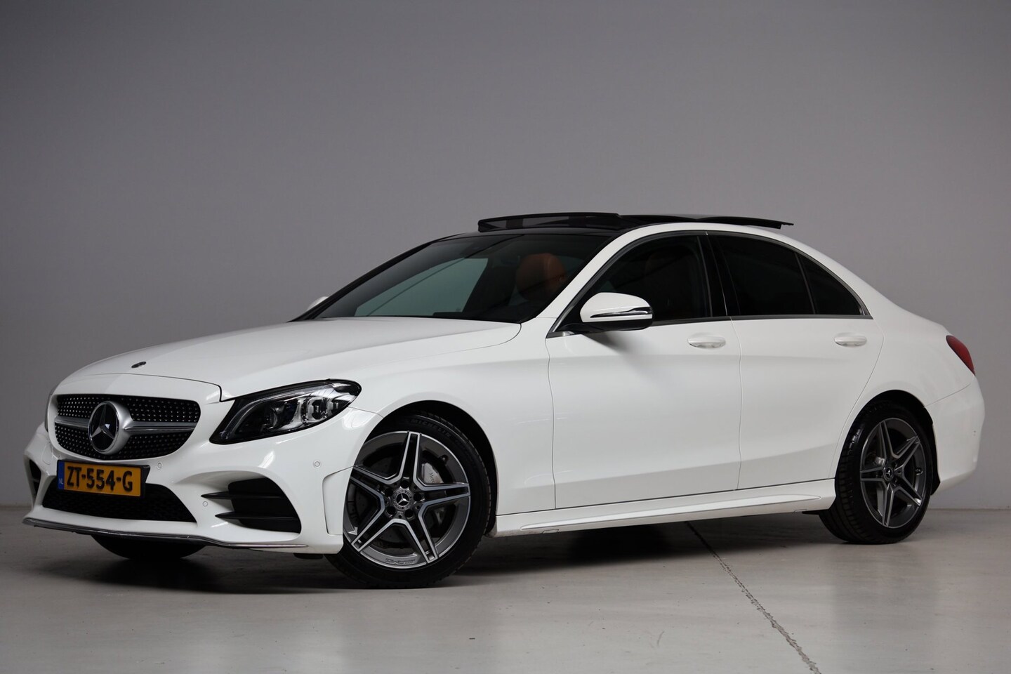 Mercedes-Benz C-klasse - 180 AMG | panoramadak | dodehoek detectie | apple carplay | leder | sfeerverlichting | ach - AutoWereld.nl