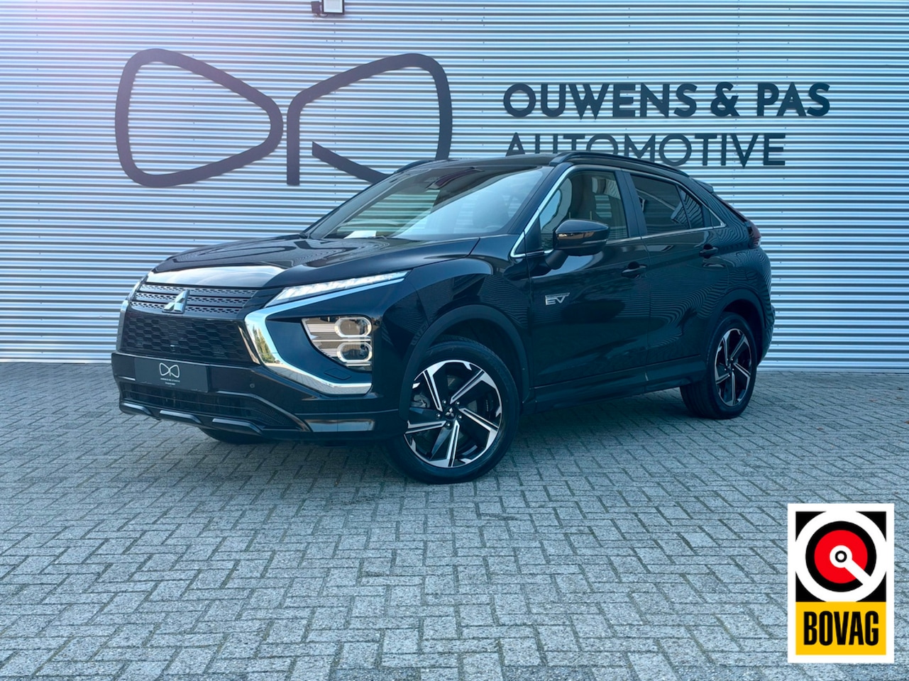 Mitsubishi Eclipse Cross - 2.4 PHEV Intense+ | 1E EIGENAAR | CAMERA | NAVIGATIE | CARPLAY - AutoWereld.nl