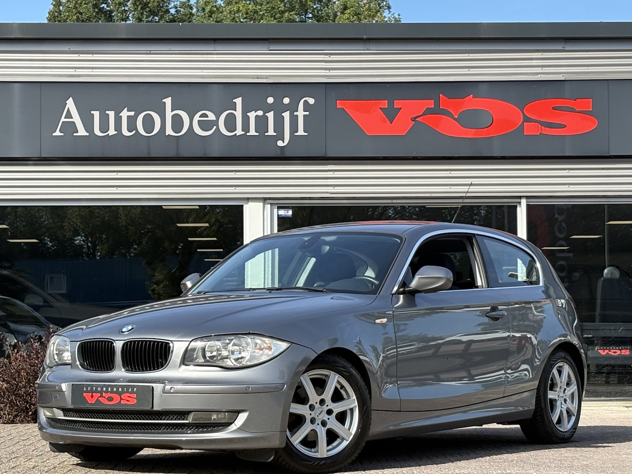 BMW 1-serie - 116i Business Line Style | Trekhaak | Cruise Control | Climate Control | Allseason - AutoWereld.nl