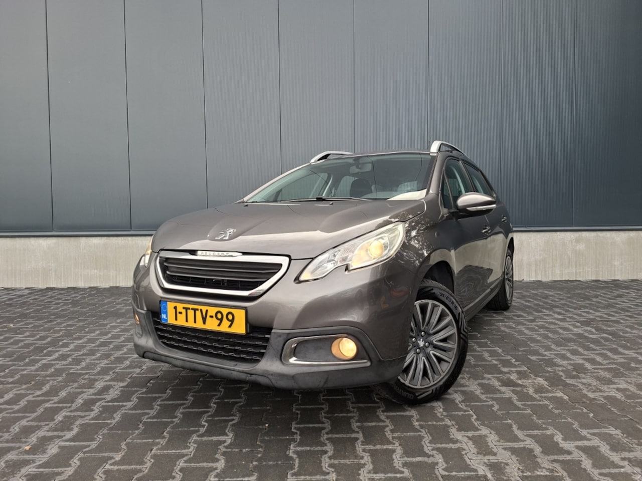 Peugeot 2008 - 1.2 VTi Active | Trekhaak | Bluetooth | NAP | Distributie vervangen | Hoge instap | - AutoWereld.nl