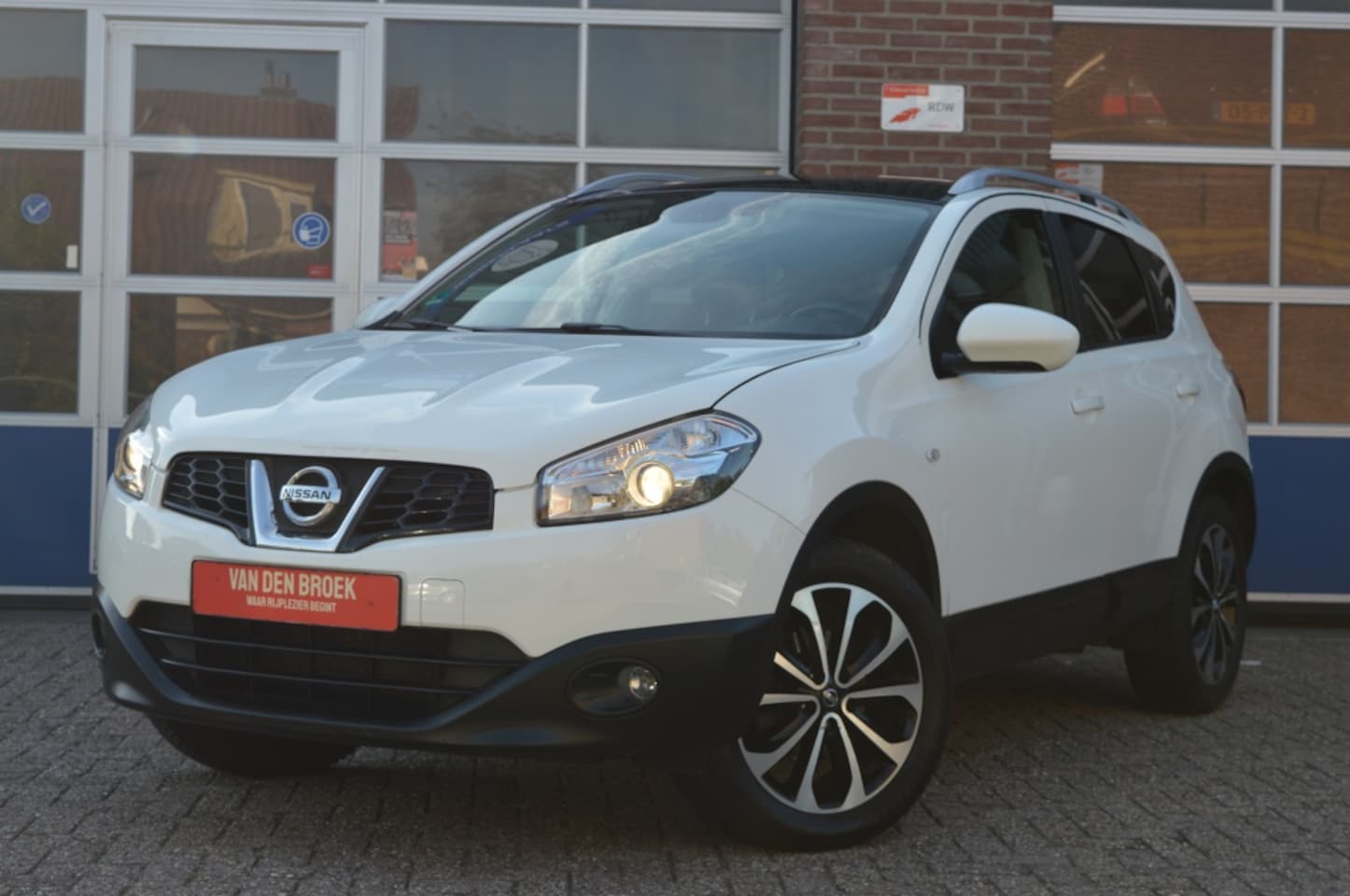 Nissan Qashqai - 2.0 Connect Edition | NAVI - CAMERA - AutoWereld.nl