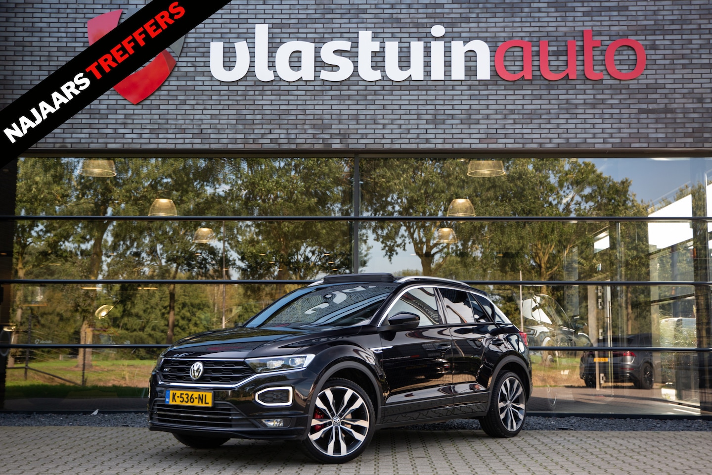Volkswagen T-Roc - 1.5 TSI Sport Business R 1.5 TSI Sport Business R , Trekhaak, Panoramadak, Stoelverwarming, Adap. cruise - AutoWereld.nl