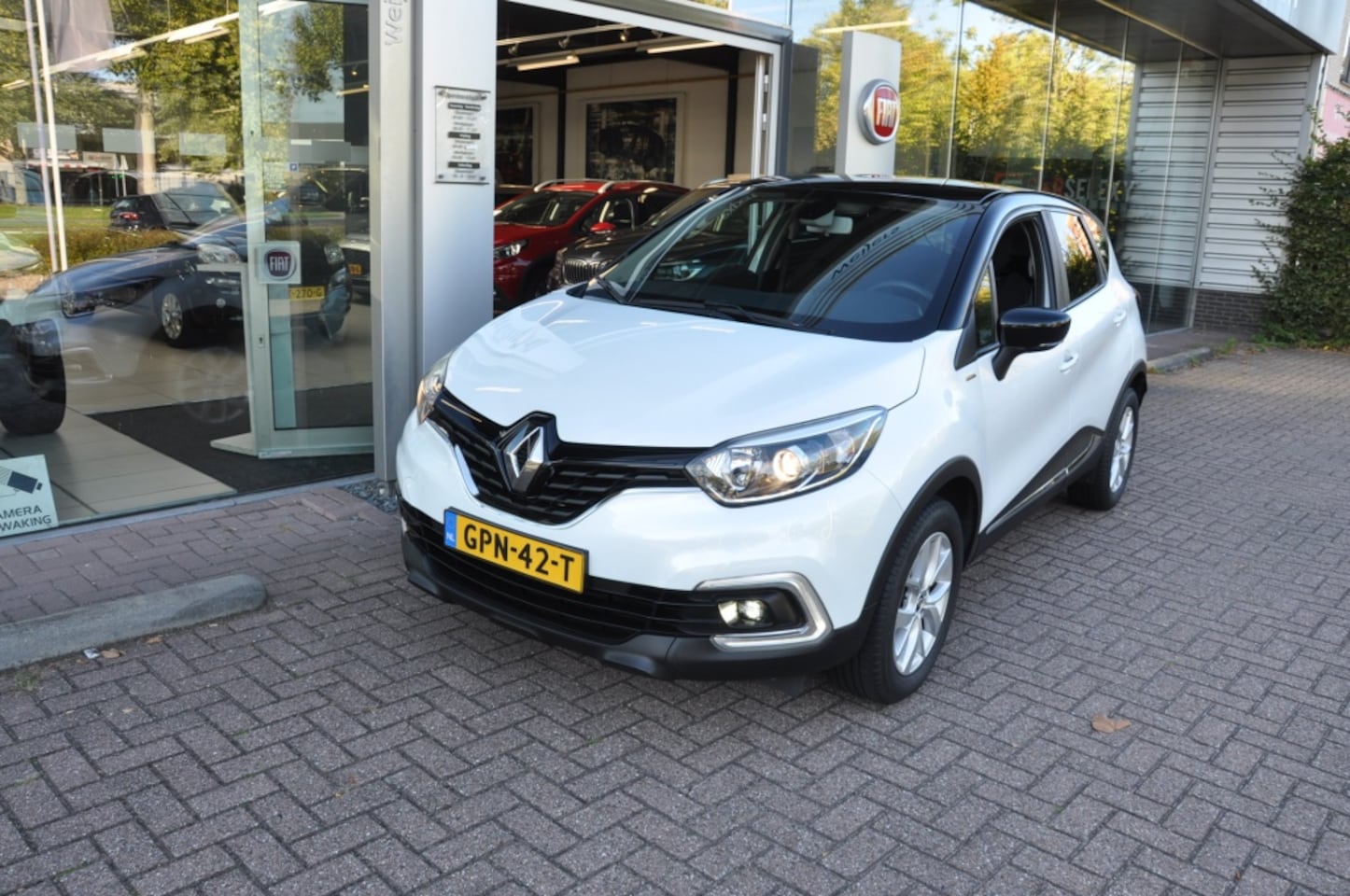 Renault Captur - 0.9 TCe Limited NAVI Pack Comfort - AutoWereld.nl