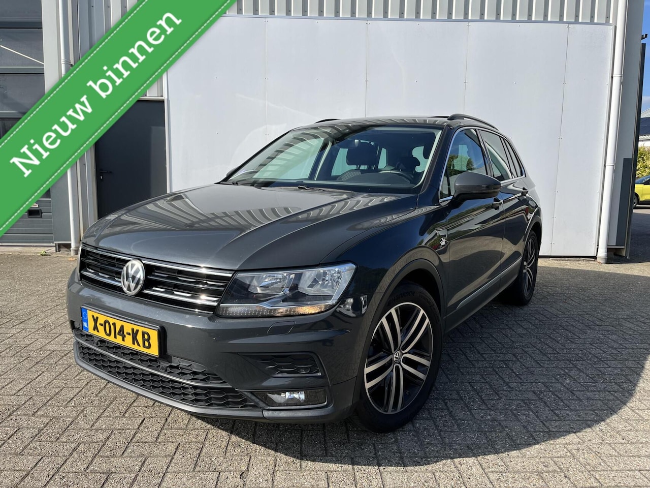 Volkswagen Tiguan - 1.4 TSI Comfortline|Pano|trekh.|PAS V/A|adapt.cruise|19"| - AutoWereld.nl