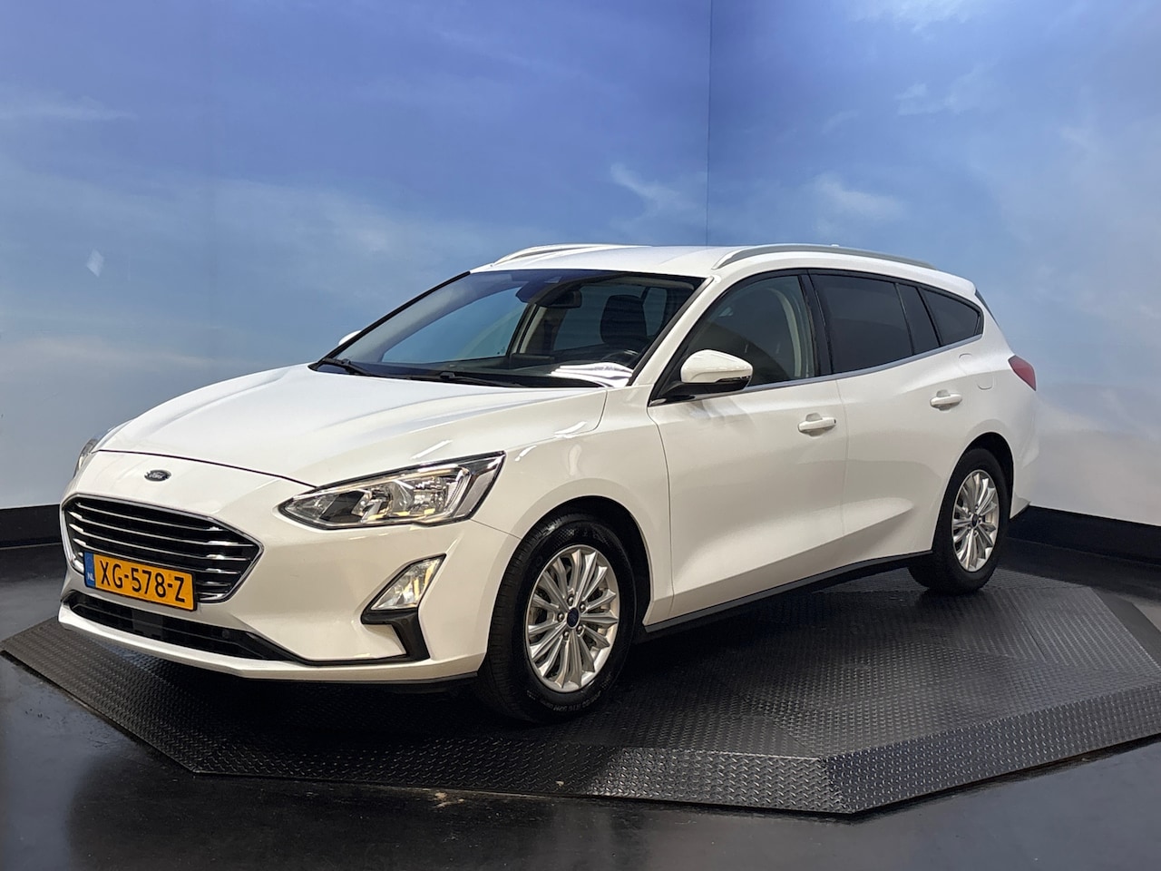 Ford Focus Wagon - 1.0 EcoBoost Titanium Business Navi | Trekhaak, Clima | Cruise | PDC - AutoWereld.nl