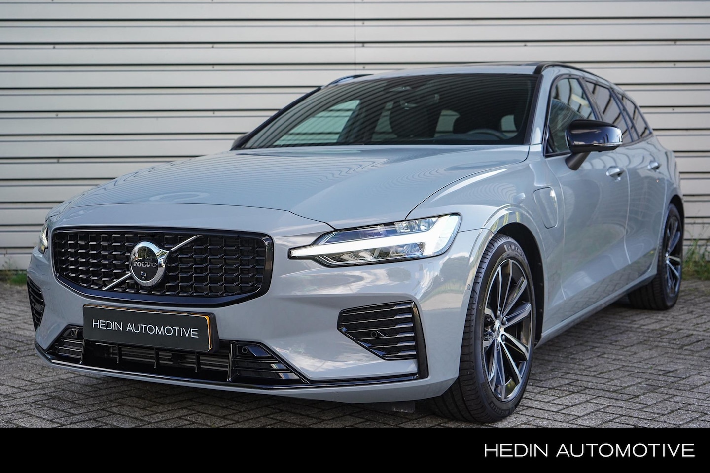 Volvo V60 - 2.0 T8 Plug-in hybrid AWD Ultra Dark | Google on Board | Electrische Stoelen | Adaptieve C - AutoWereld.nl