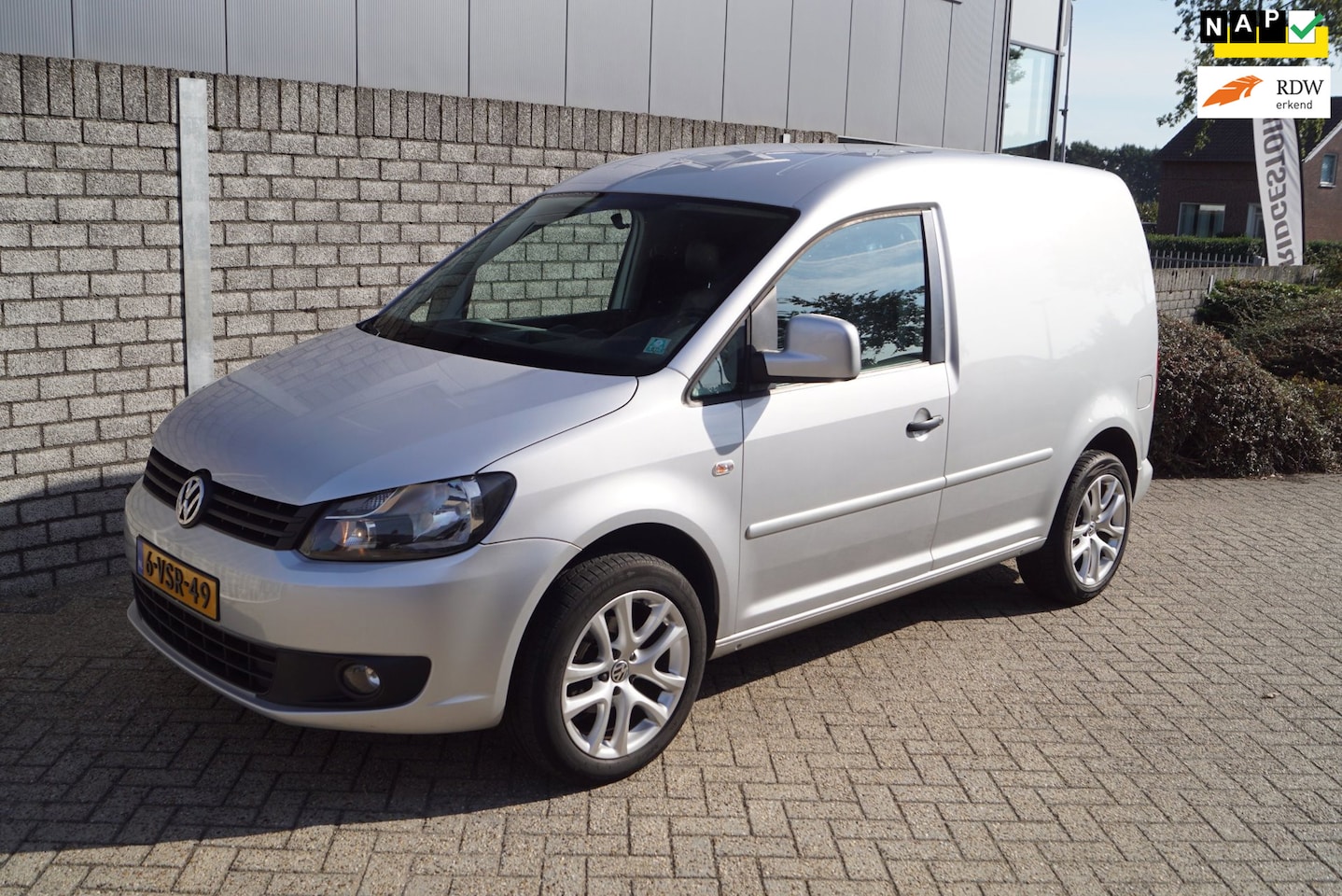 Volkswagen Caddy - 1.6 TDI Navi Airco Elektrische Ramen en Spiegels CV LMV 17 Inch Bumpers en Spiegels in Kle - AutoWereld.nl