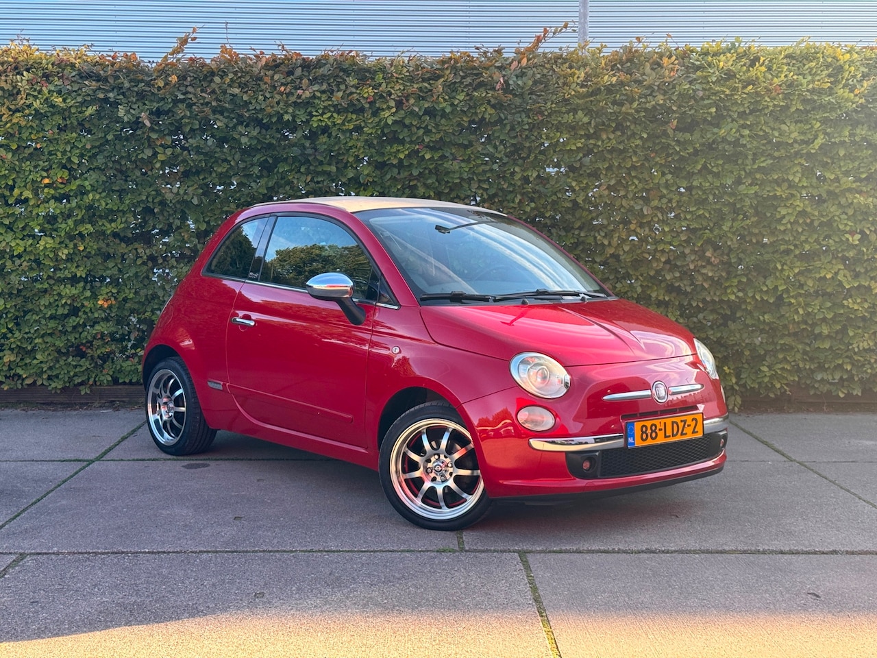 Fiat 500 C - 1.2 Lounge Cabrio navi App CarPlay Leer - AutoWereld.nl