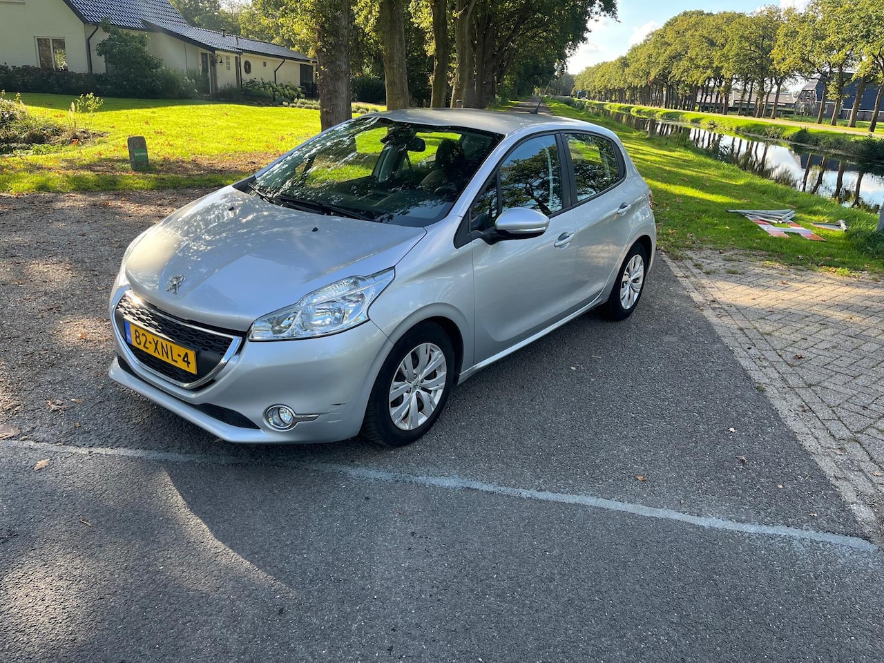 Peugeot 208 - 1.4 Vti Envy slechts 85.000km - AutoWereld.nl