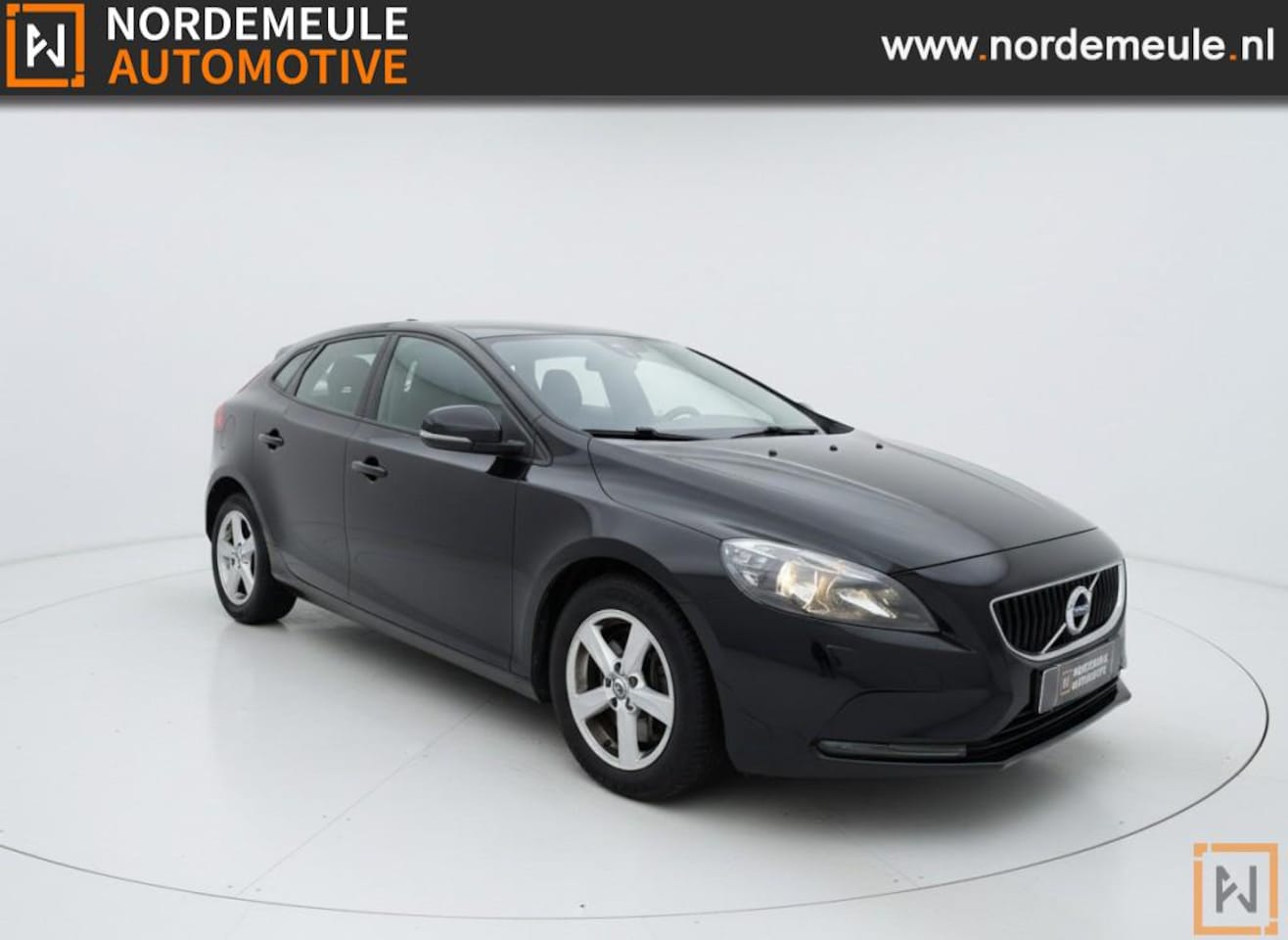 Volvo V40 - 2.0 D2 R-Design 2.0 D2 R-DESIGN, Navi, Cruise, Trekhaak - AutoWereld.nl