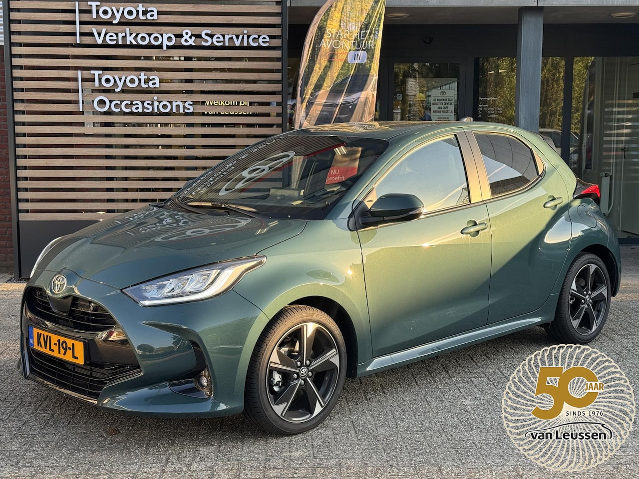 Toyota Yaris - 1.5 Hybrid 130 Executive LM-VELG 17" BLIND-SPOT STOEL/STUURVERWARMING PARK-SENSOR APPLE/AN - AutoWereld.nl