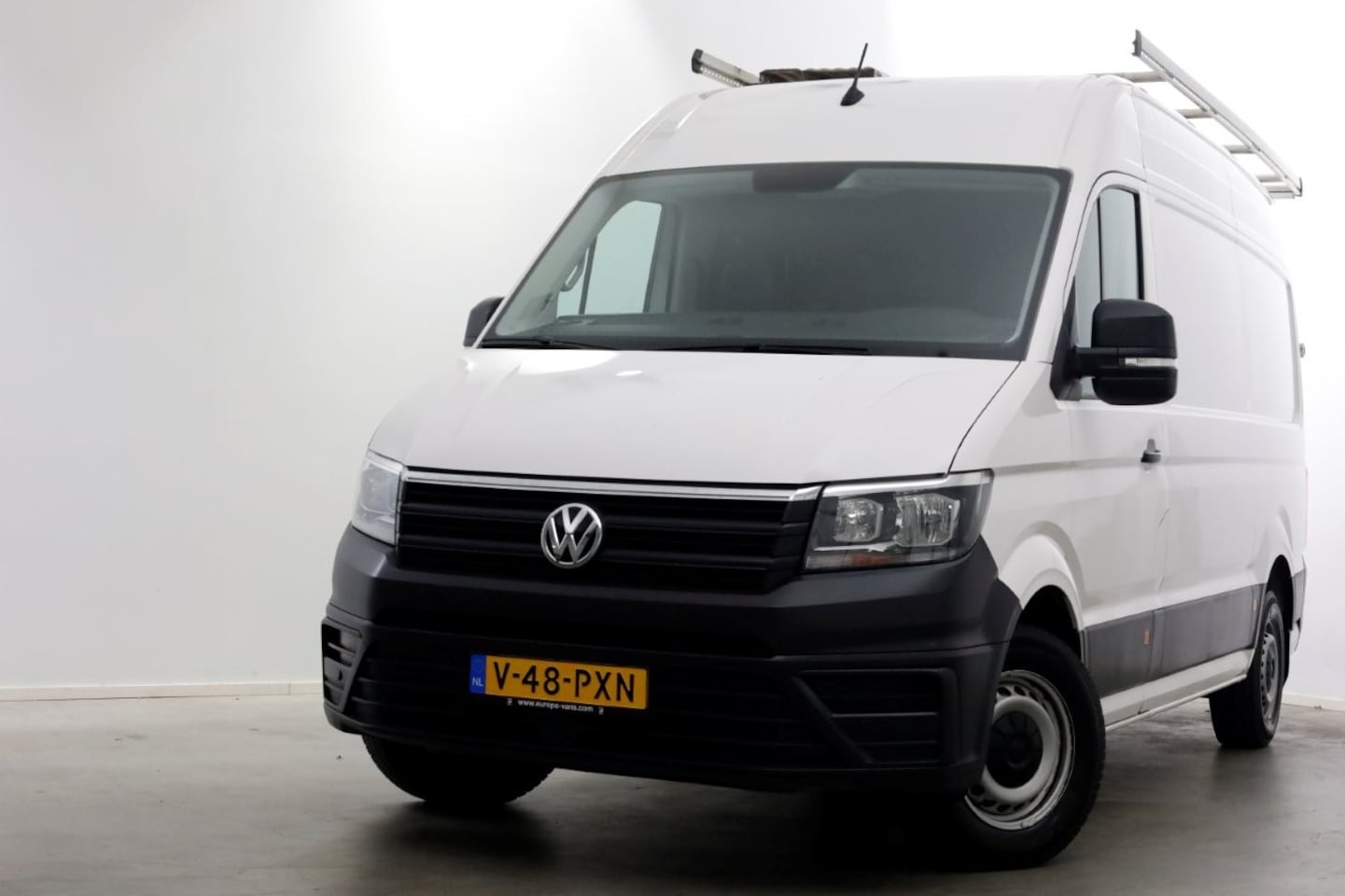 Volkswagen Crafter - 35 2.0 TDI 140pk L3H3 (L2H2) Airco/Navi/Inrichting/Imperiaal 05-2021 - AutoWereld.nl