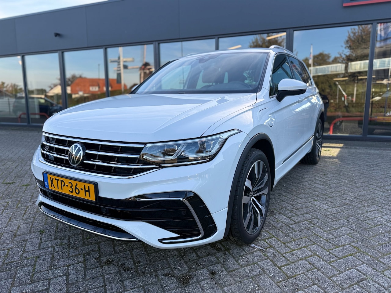Volkswagen Tiguan - 1.4 TSI eHybrid R-Line Business 1.4 TSI eHybrid R-Line Business+ - AutoWereld.nl