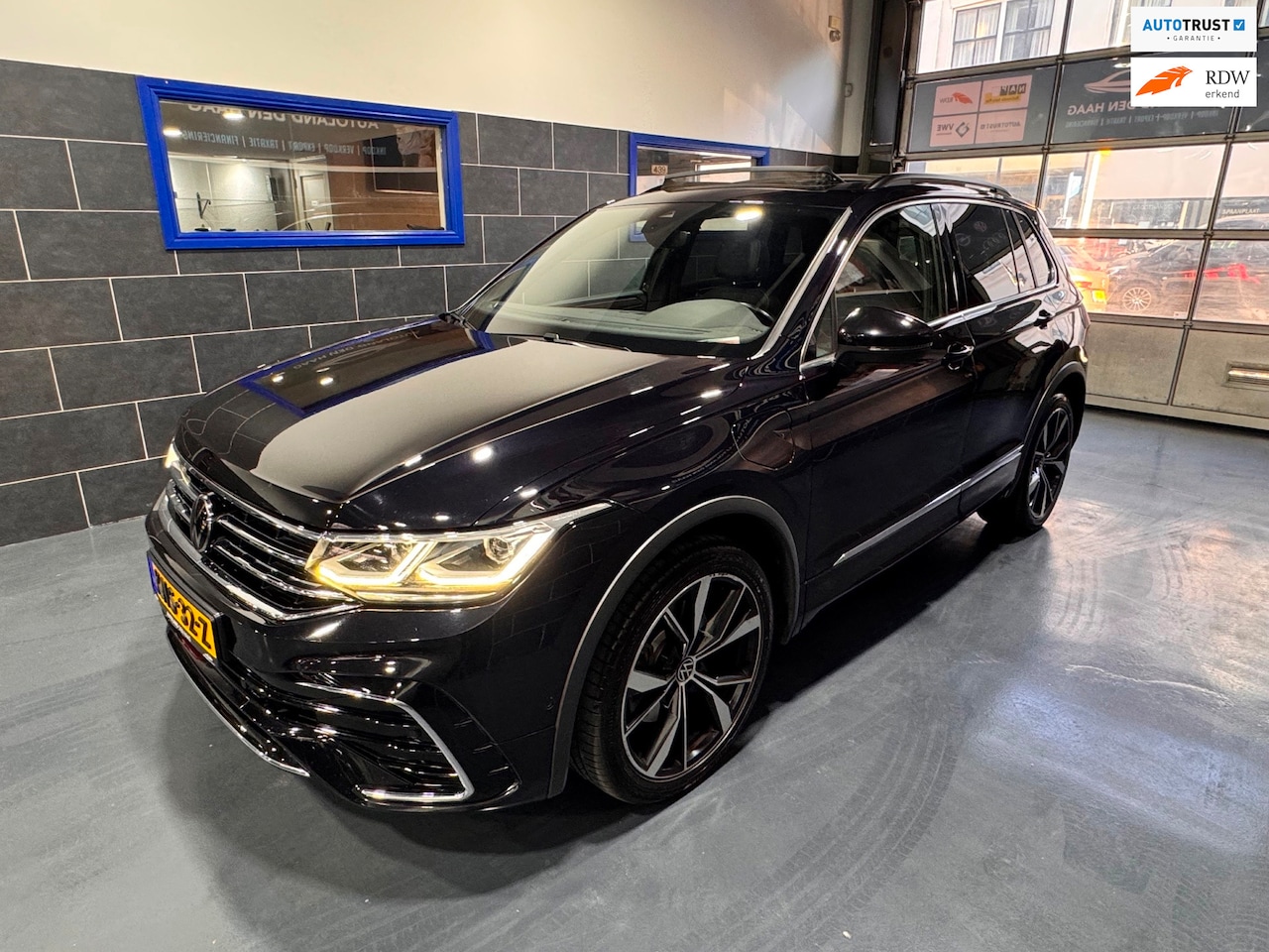 Volkswagen Tiguan - 1.4 TSI eHybrid R-Line - Pano - ACC - CarPlay - Leder - Camera - AutoWereld.nl