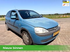 Opel Corsa - 1.0-12V Comfort LAGE KM's 156346 NAP ( DE AUTO RIJDT GOED ) alleen geen APK meer