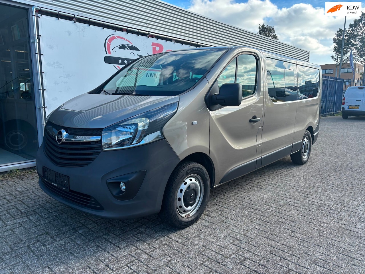 Opel Vivaro Combi - 1.6 CDTI L2H1 BiTurbo ecoFLEX 1.6 CDTI L2H1 BiTurbo ecoFLEX - AutoWereld.nl