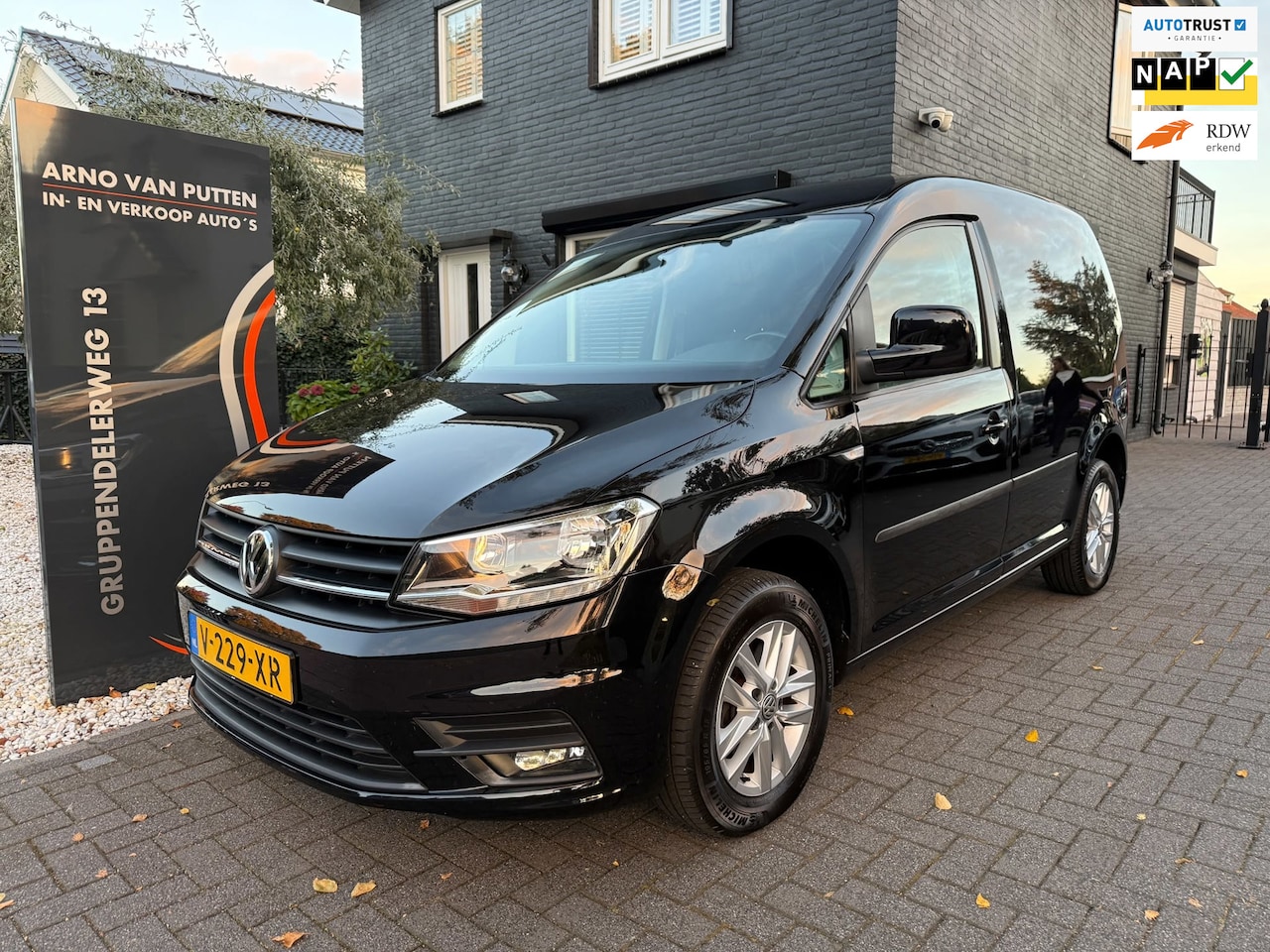 Volkswagen Caddy - 2.0 TDI Highline Automaat Zeer netjes! - AutoWereld.nl