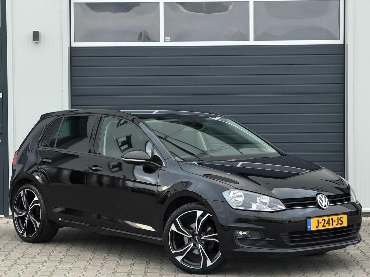 Volkswagen Golf - 1.4 TSI Highline 122PK+ / LM Velgen / 5deurs - AutoWereld.nl