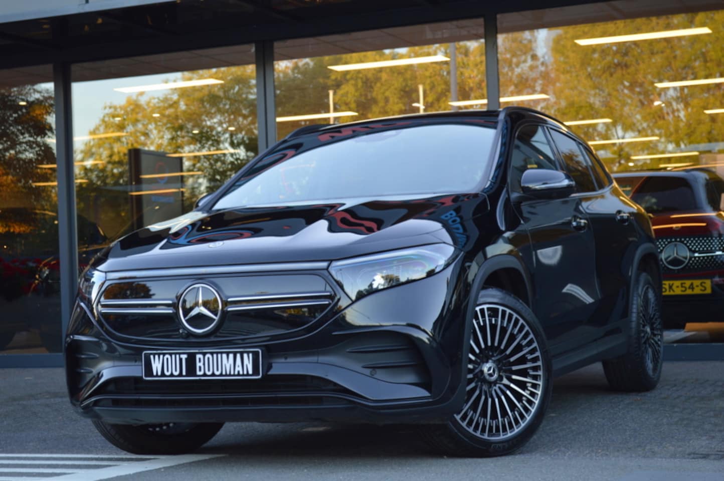 Mercedes-Benz EQA - 250+ AMG Line 71 kWh Led Panorama Memory Burmester Distronic Camera 360 Head-Up Pdc - AutoWereld.nl