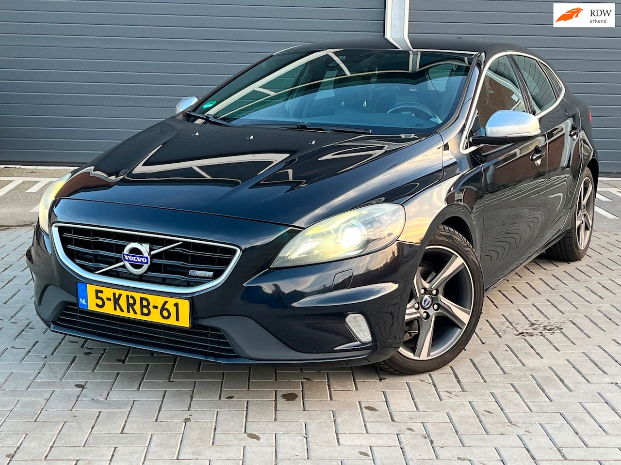 Volvo V40 - 1.6 D2 R-Design AIRCO IJSKOUD 1e EIGENAAR COMPLEET ONDERHOUDSHISTORIE RIJD SCHAKELT ALSC N - AutoWereld.nl