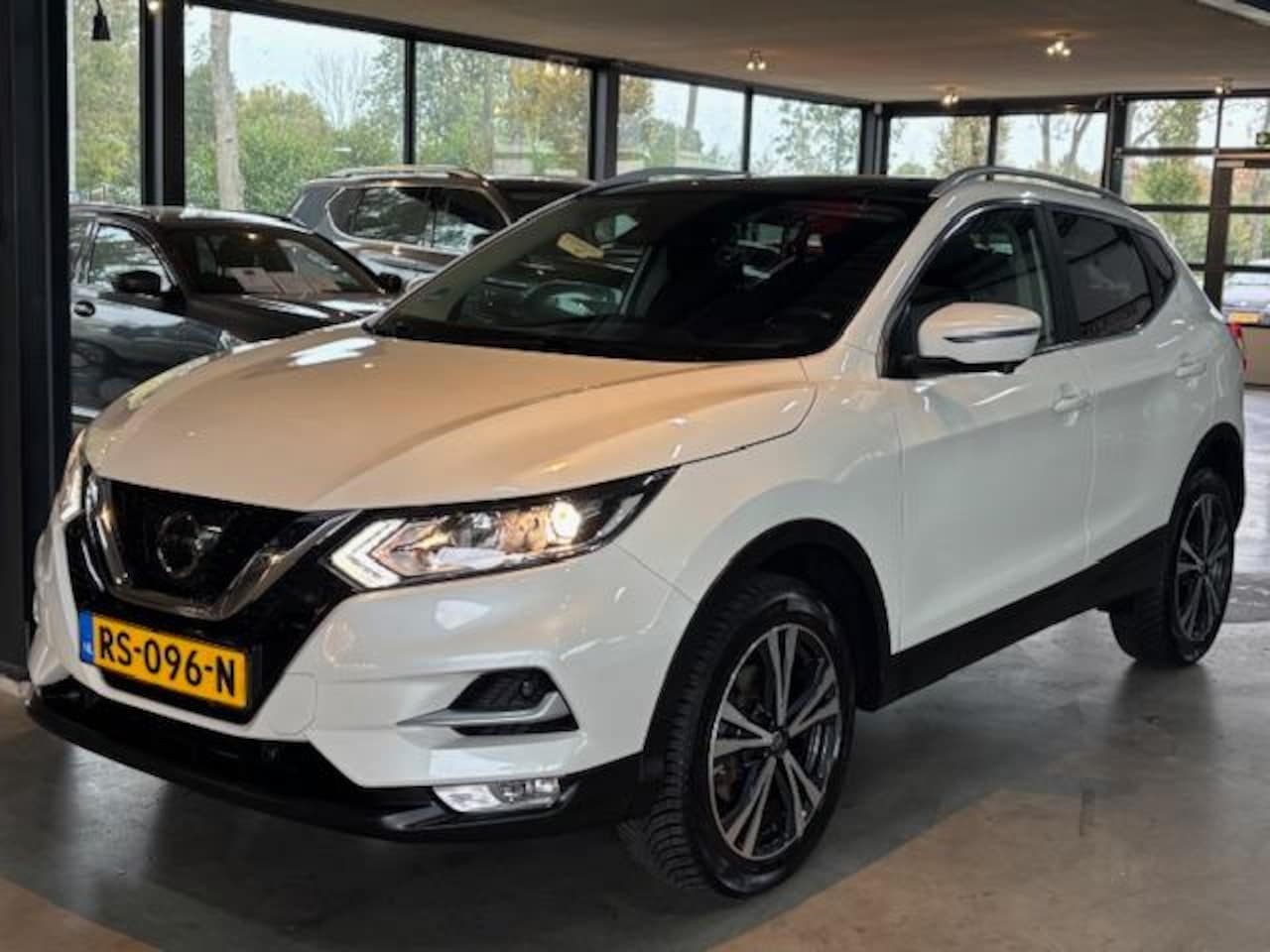 Nissan Qashqai - 1.2 DIG-T 115pk N-Connecta Panoramadak - AutoWereld.nl