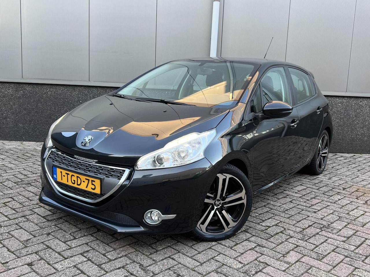 Peugeot 208 - 1.4 VTi Carplay Camera GTI Velgen Nwe APK - AutoWereld.nl