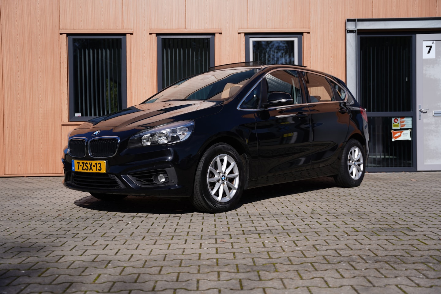 BMW 2-serie Active Tourer - 218i Executive | Pano | Head-Up | PDC - AutoWereld.nl