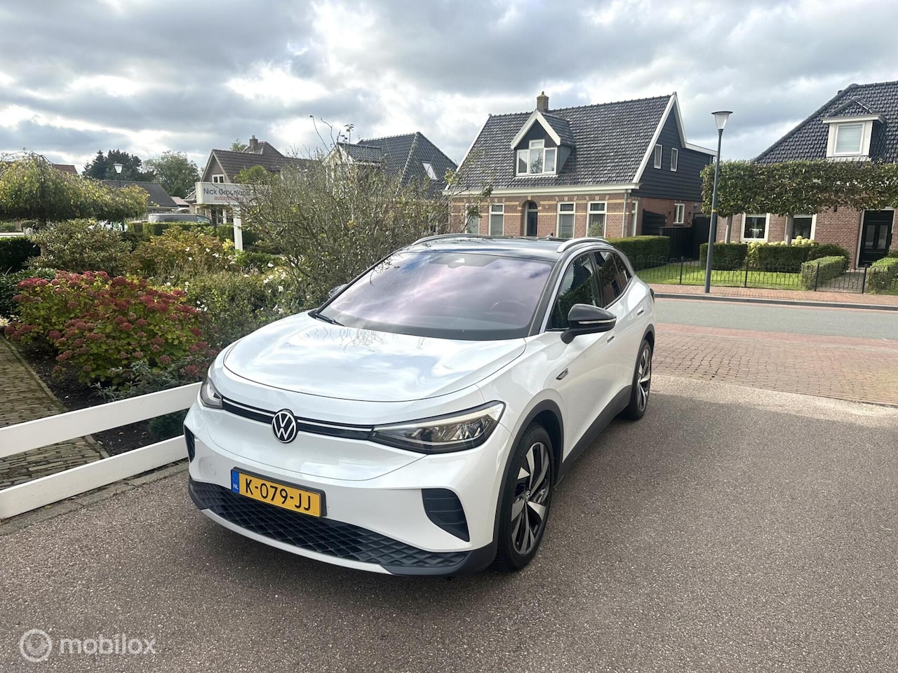 Volkswagen ID.4 - First 77 kWh STUUR/STOELVERWARMING WEGDRAAIBARE TREKHAAK CARPLAY SFEERVERLICHTING CAMERA A - AutoWereld.nl