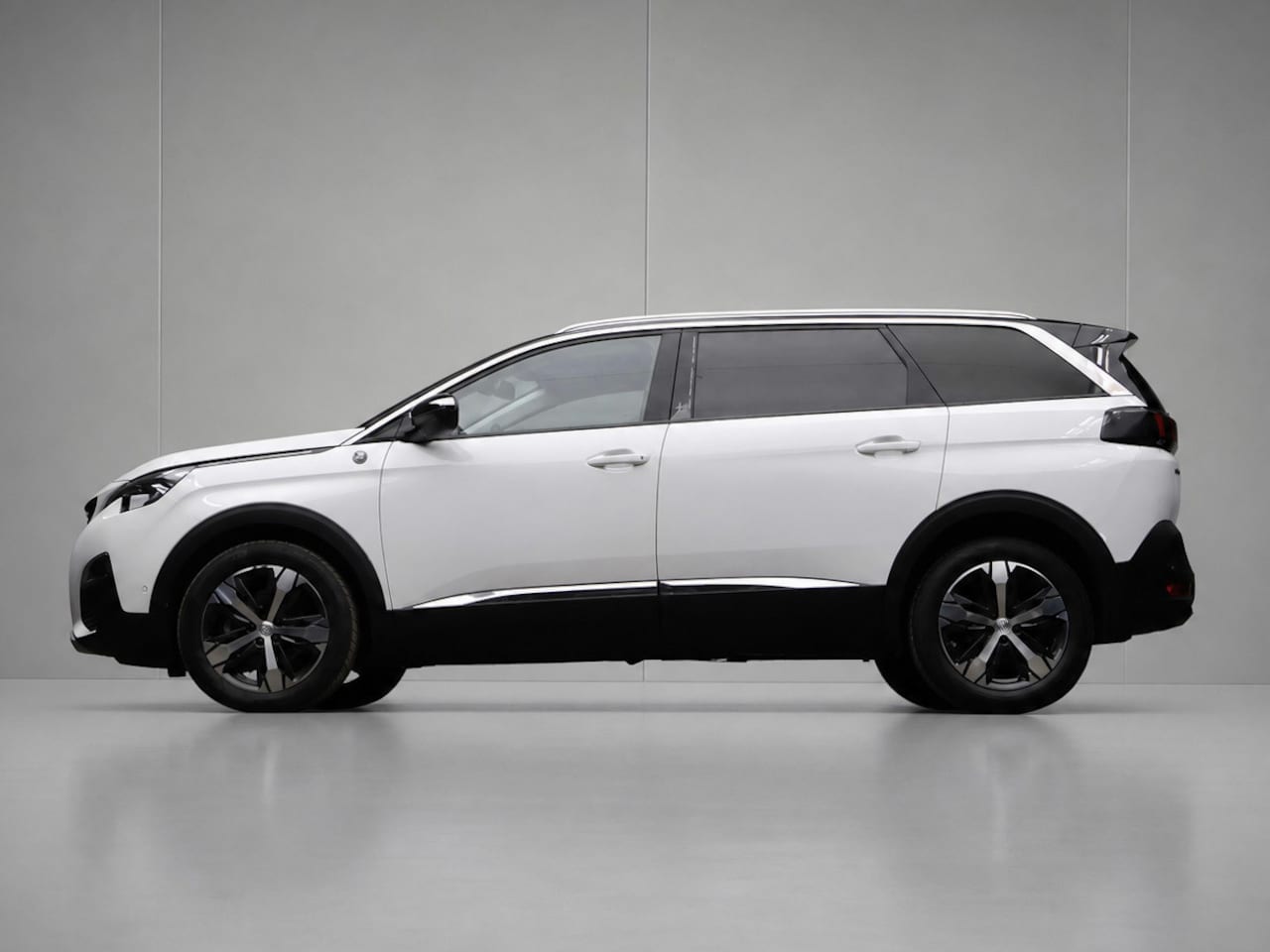 Peugeot 5008 - 1.2 PureTech Executive (APPLE CARPLAY,NAVI,LED,CRUISE,CROSS,CAMERA,360 VIEW,CLIMATE,GETINT - AutoWereld.nl