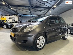 Toyota Yaris - 1.3 VVTi Terra/Nette auto/Apk nieuw bij aflevering