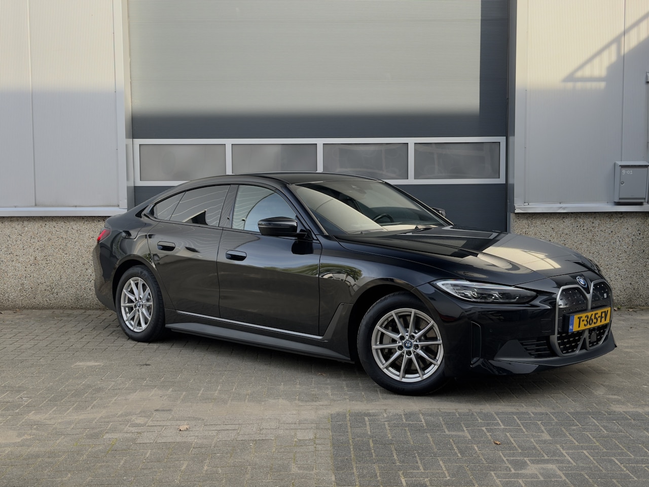 BMW i4 - eDrive40 84 kWh Trekhaak, ACC, Zwarte hemel, Elektr stoelen, HUD, DAB - AutoWereld.nl