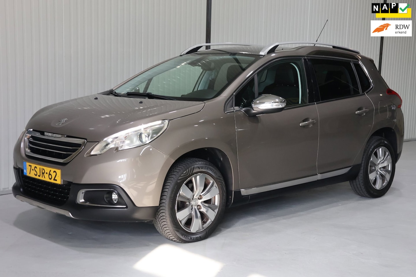 Peugeot 2008 - 1.2 VTi Allure Pack Premium Plus 1 STE EIGENAAR - DEALER ONDERHOUDEN - PANO - NWE APK - CL - AutoWereld.nl