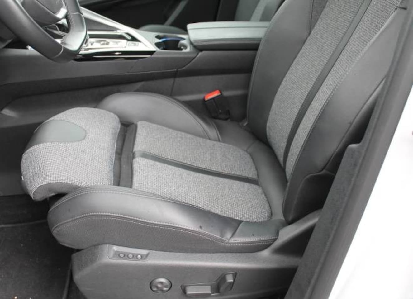 Peugeot 5008 - 1.2 PureTech 130pk S&S EAT8 Blue Lease Premium