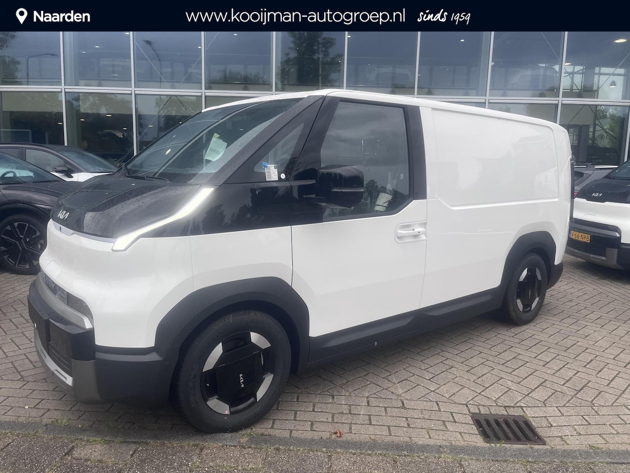 Kia PV5 - L2H1 Elite Executive 71.2 kWh OP VOORRAAD DIRECT RIJDEN!! EXTRA VOORDEEL!! - AutoWereld.nl