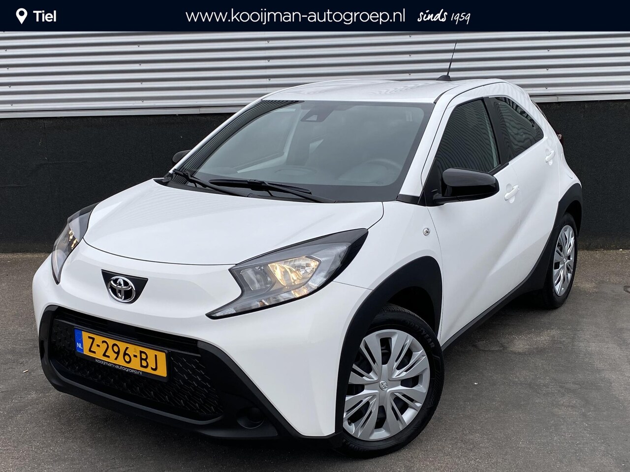 Toyota Aygo X - 1.0 VVT-i MT Play Nette auto, zeer lage KM stand, navigatie Apple CarPlay/Android Auto, ad - AutoWereld.nl