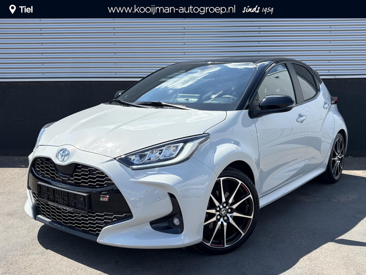 Toyota Yaris - 1.5 Hybrid GR Sport Bi-tone, Stoelverwarming, Stuurwiel verwarmd, Dodehoekdetectie, LED, P - AutoWereld.nl