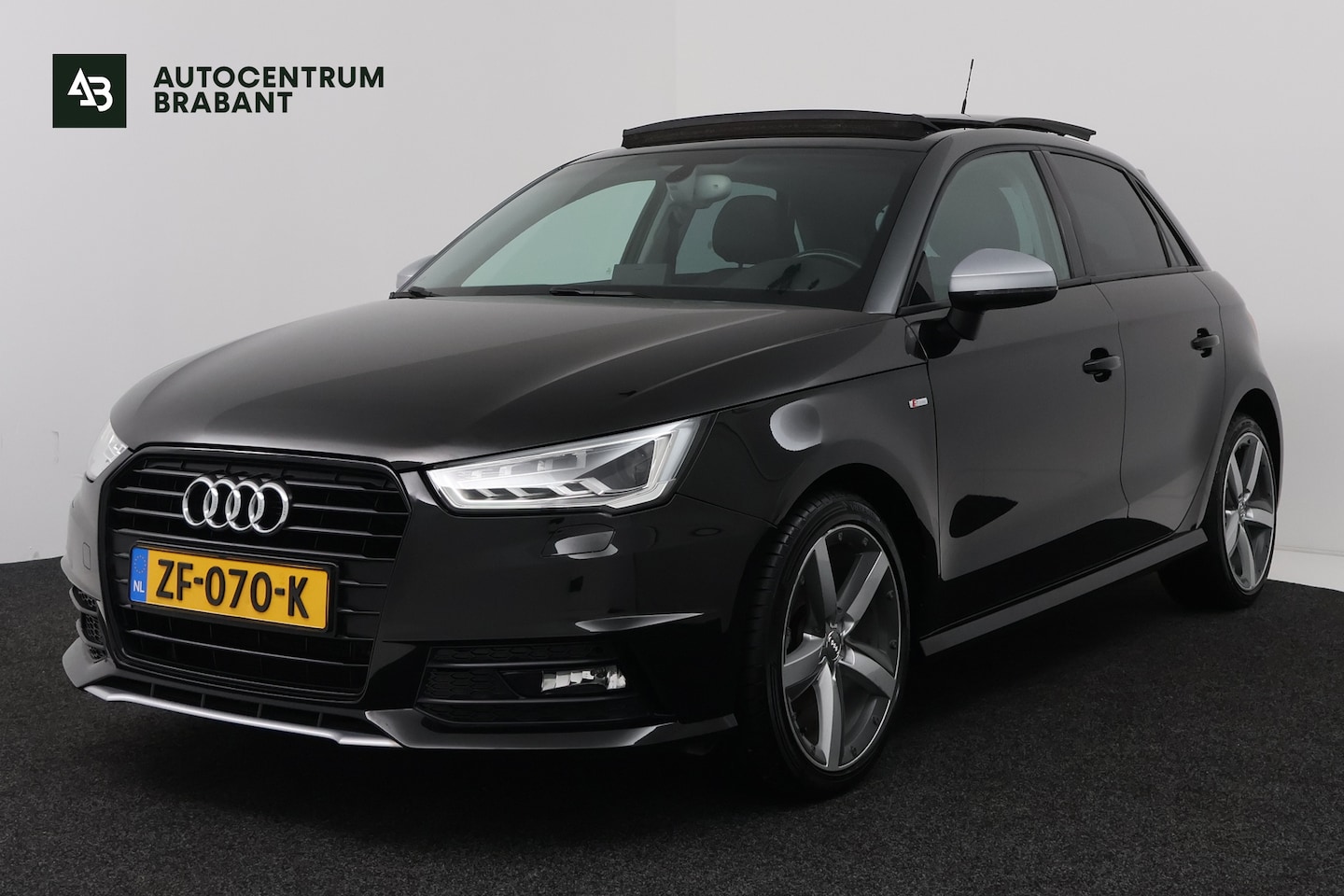 Audi A1 Sportback - 1.0 TFSI Advance Sport (PANORAMADAK, STOELVERWARMING, NAVIGATIE) - AutoWereld.nl