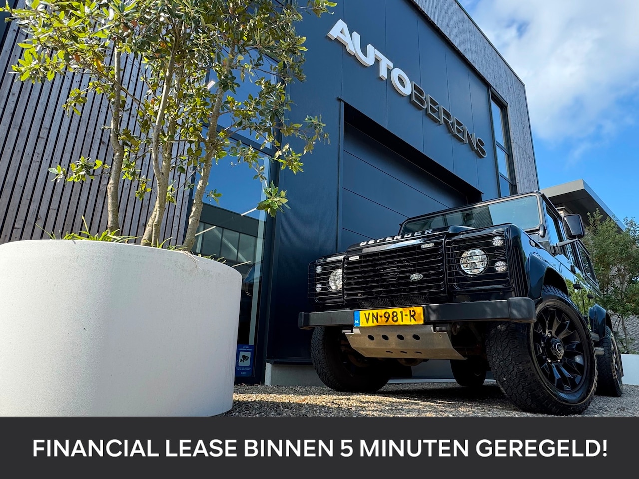 Land Rover Defender 110 - 2.2 D HT 110" SE GRIJS KENTEKEN | Leder | Stoelverwarming | LED | 18" SAWTOOTH | NL AUTO!! - AutoWereld.nl