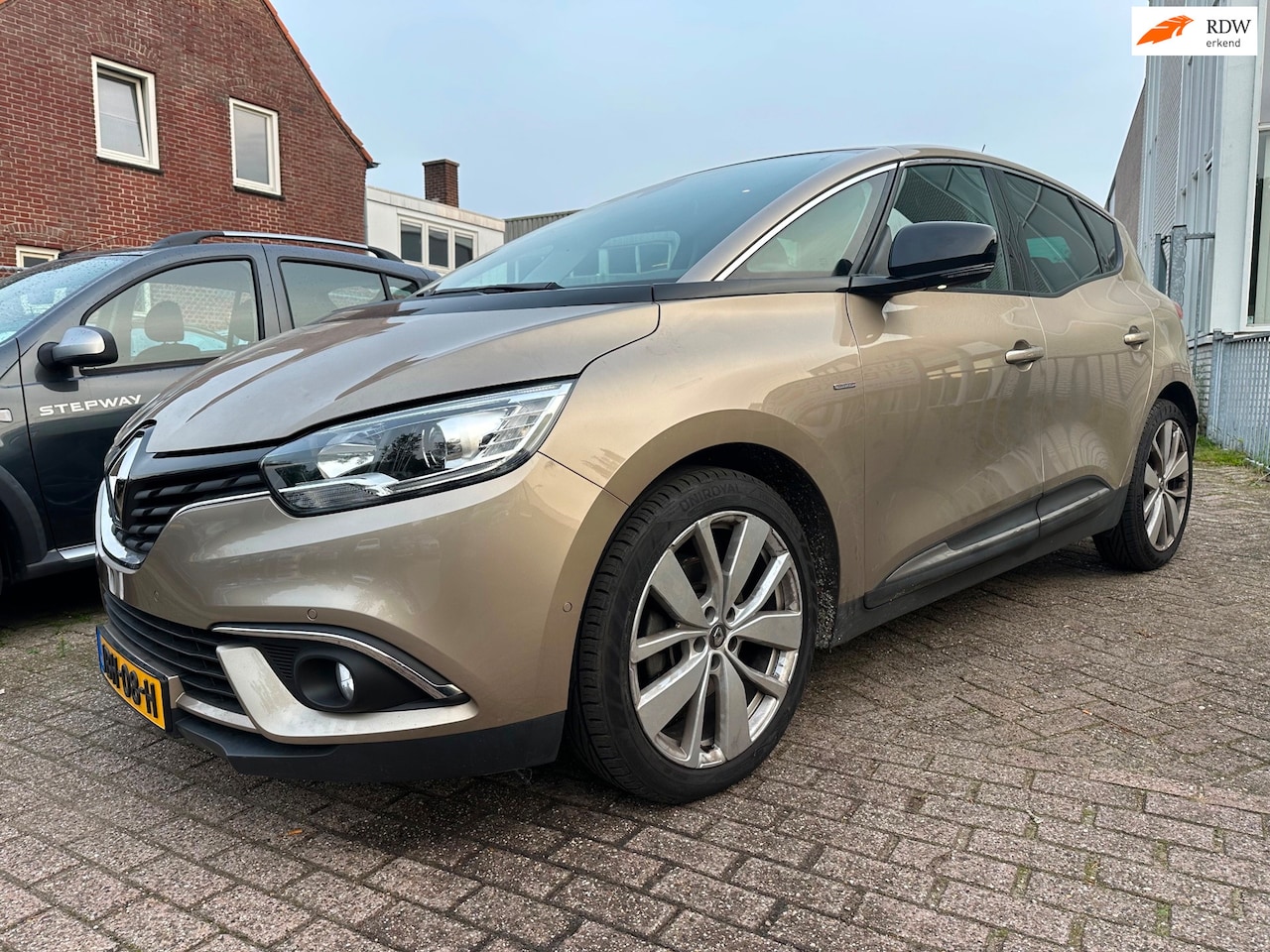Renault Scénic - 1.3 TCe Intens * 20 INCH * PDC * TREKHAAK * - AutoWereld.nl
