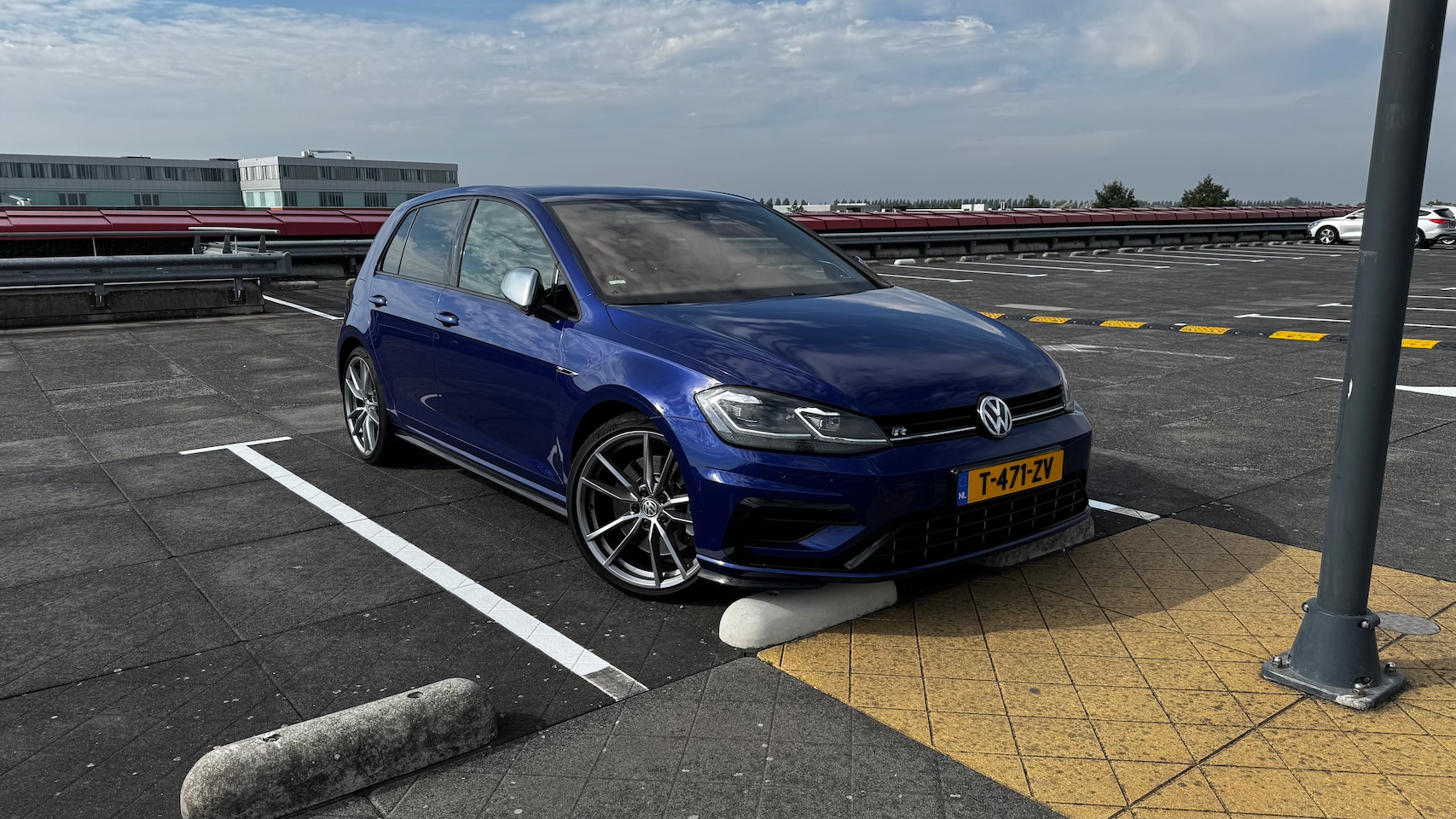 Volkswagen Golf - 2.0 TSI 4Motion R - AutoWereld.nl