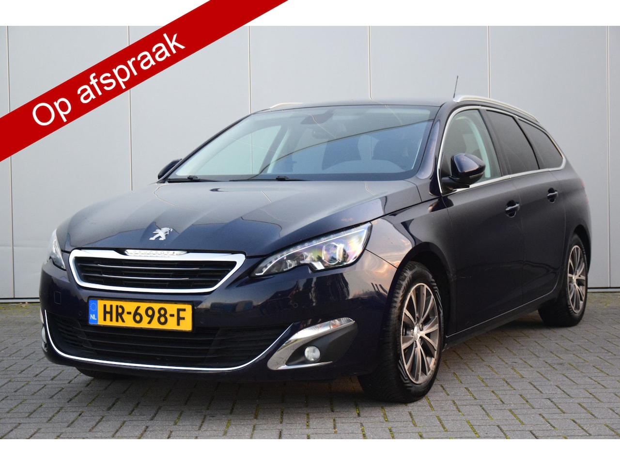 Peugeot 308 SW - 1.2 PureTech Blue Lease Premium Led Pano Priv/Glass - AutoWereld.nl