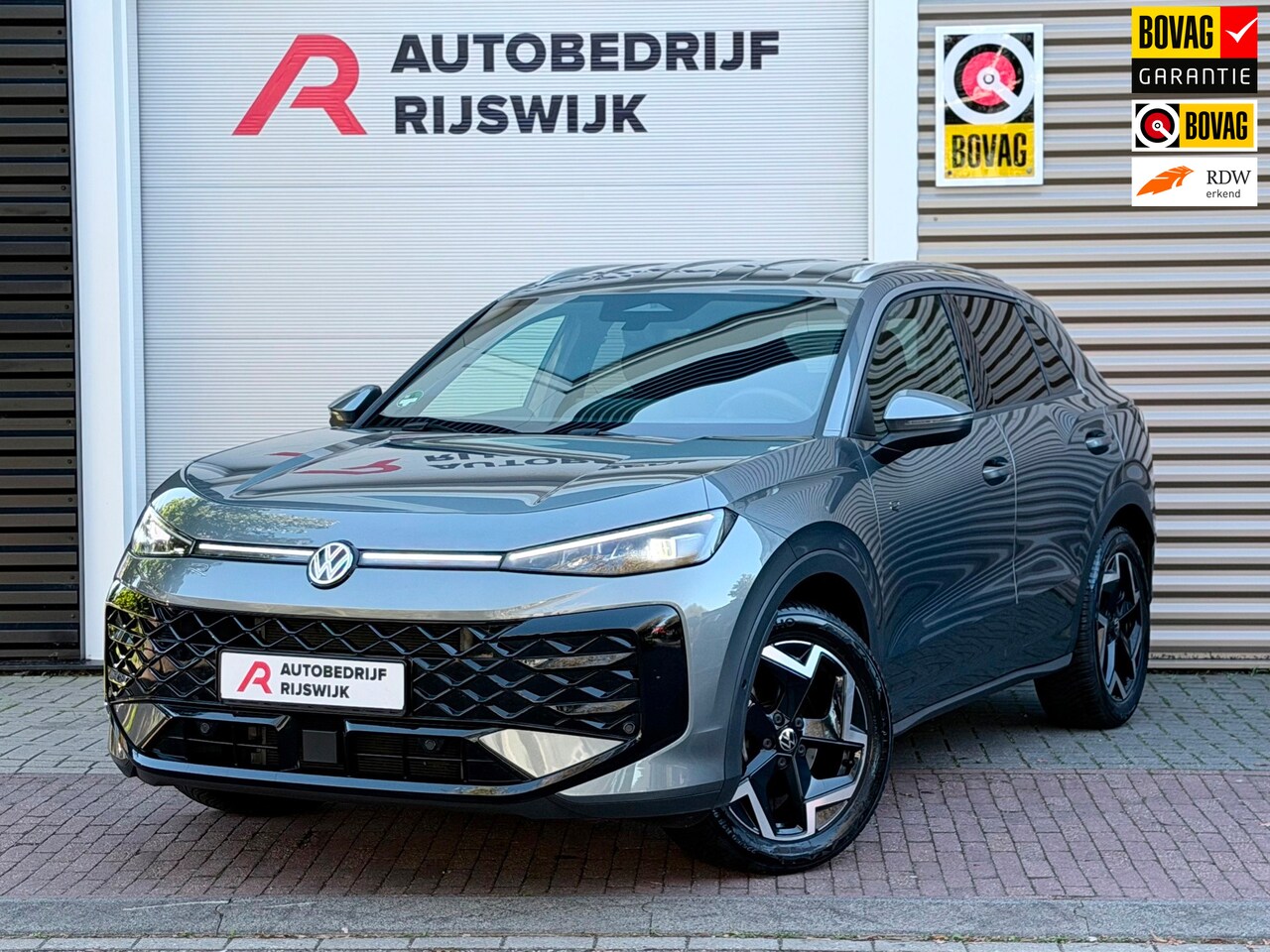 Volkswagen T-Roc - 1.5 eTSI R-Line Matrix/Camera/Blindspot - AutoWereld.nl