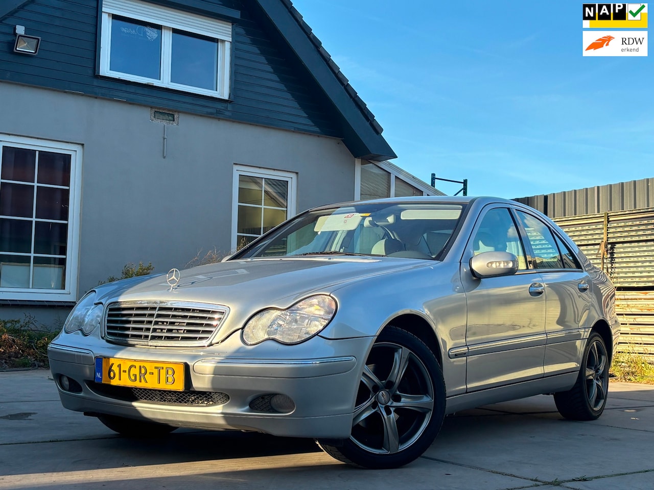 Mercedes-Benz C-klasse - 180 Elegance | Nieuwe APK | Automaat | Volledig onderhouden | El. Ramen | Trekhaak | Prach - AutoWereld.nl
