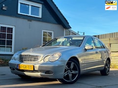 Mercedes-Benz C-klasse - 180 Elegance | Nieuwe APK | Automaat | Volledig onderhouden | El. Ramen | Trekhaak | Prach