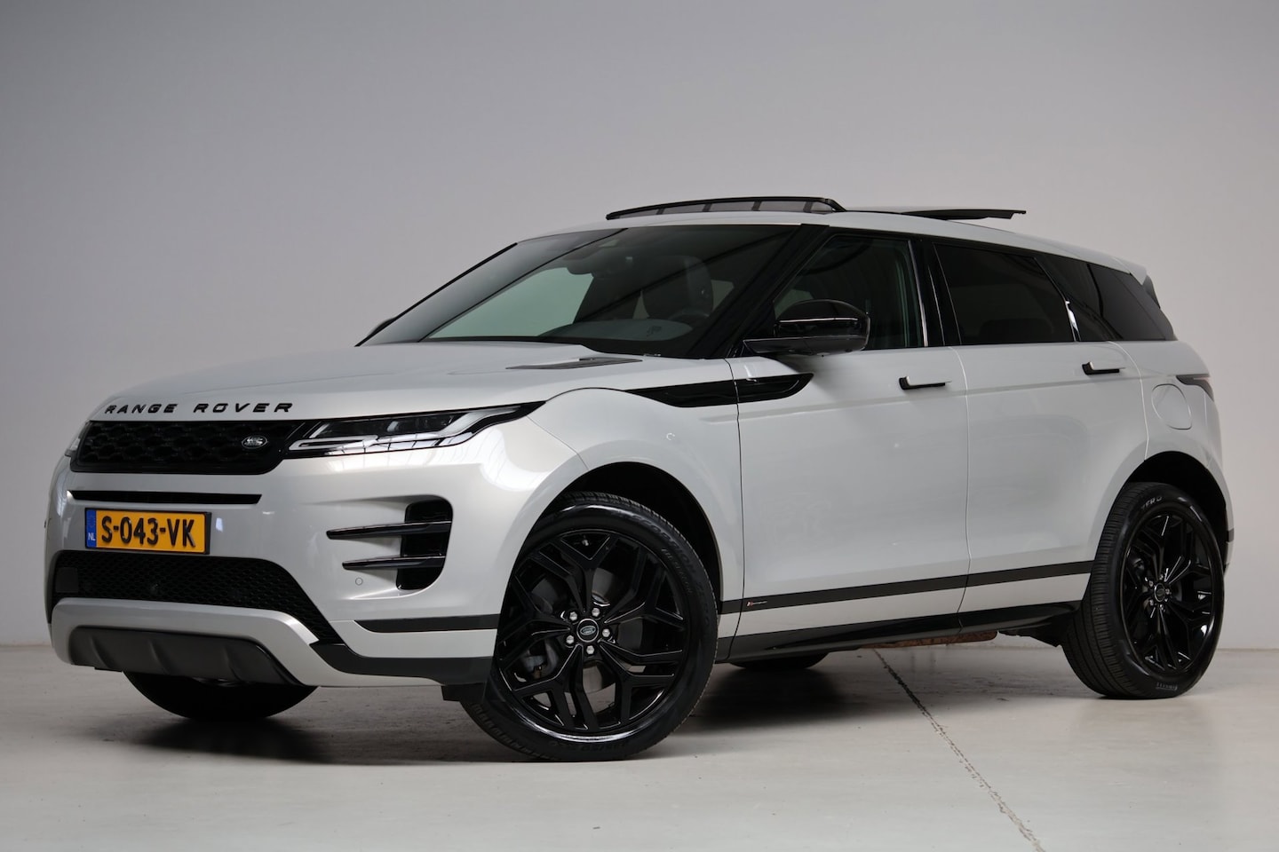 Land Rover Range Rover Evoque - 1.5 P300e AWD R-Dynamic HSE | panoramadak | meridian sound | elek. trekhaak | adap. cruise - AutoWereld.nl