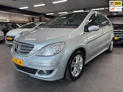 Mercedes-Benz B-klasse - 150 xenon navigatie airco elektrische pakket lm-velgen stoelverwarming 145dzkm zeer leuk a
