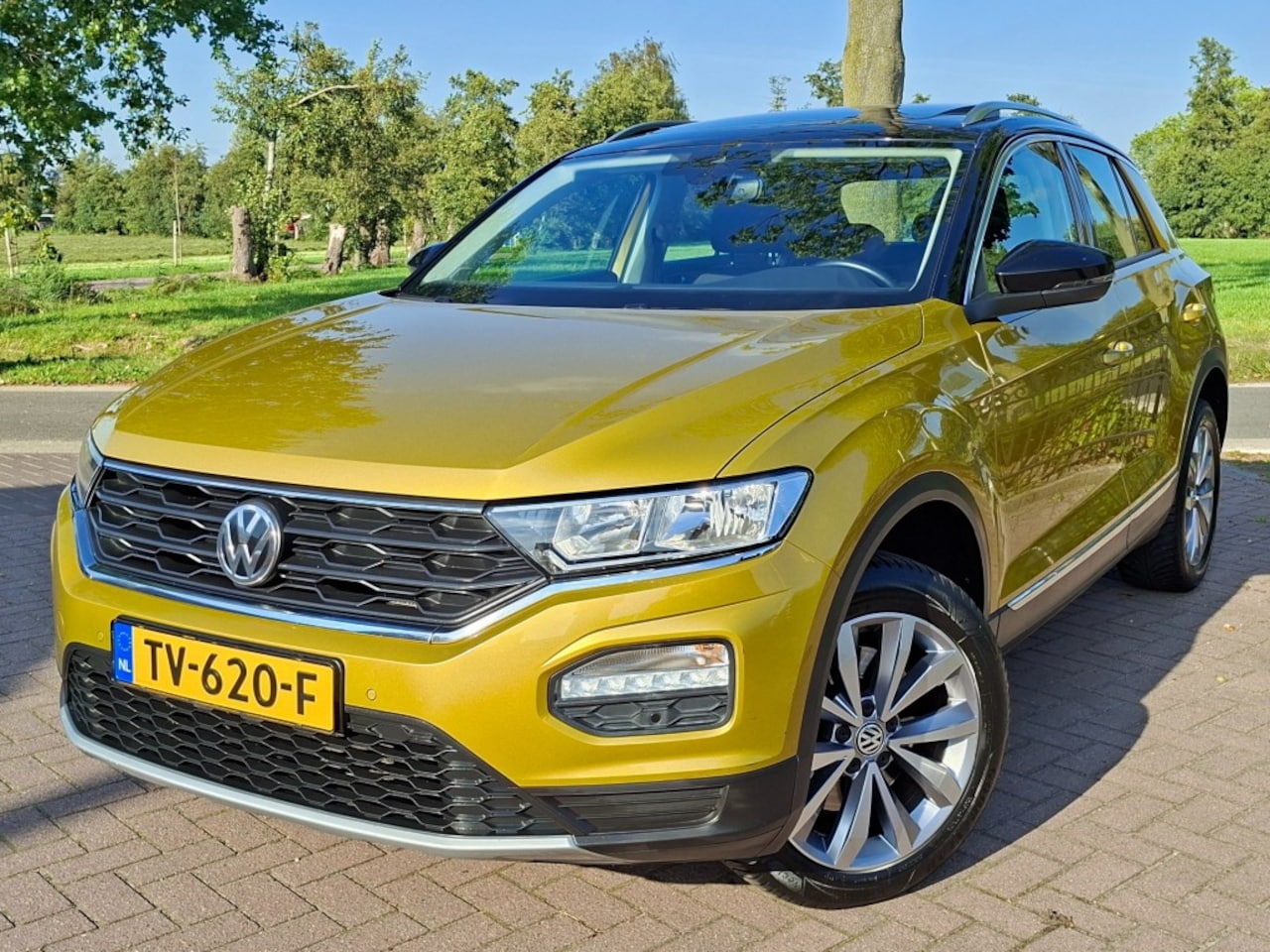 Volkswagen T-Roc - 1.0 TSi 115pk Airco Dig.dashboard Adap.cruise-control Navigatie Bluetooth Afn.trekhaak - AutoWereld.nl