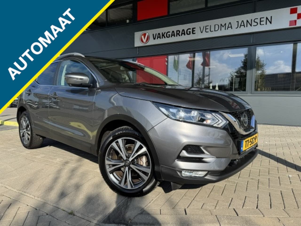 Nissan Qashqai - 1.2 TEKNA AUTOMAAT + ECC/CAMERA/PANODAK/STOELVERW./TREKH. - AutoWereld.nl